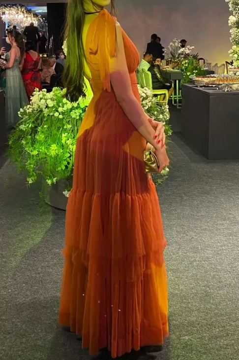 Vestido de fiesta largo estilo sirena con escote en V profundo y espalda abierta